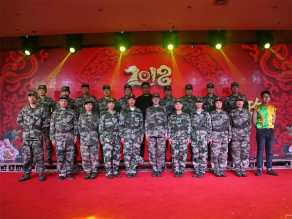 歡歌笑語(yǔ)，辭舊迎新，裕華鋼鐵文工團(tuán)參加市民政系統(tǒng)賀新春聯(lián)歡會(huì)